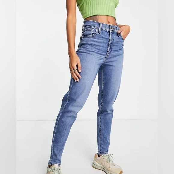 BRAND NEW (with tags) Levi’s High Waisted Taper Jeans - Picture 4 of 12